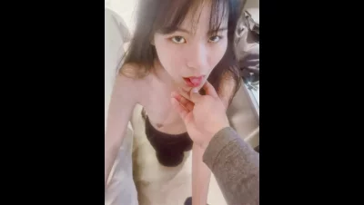 刚放假到宾馆主动开房门露出艹